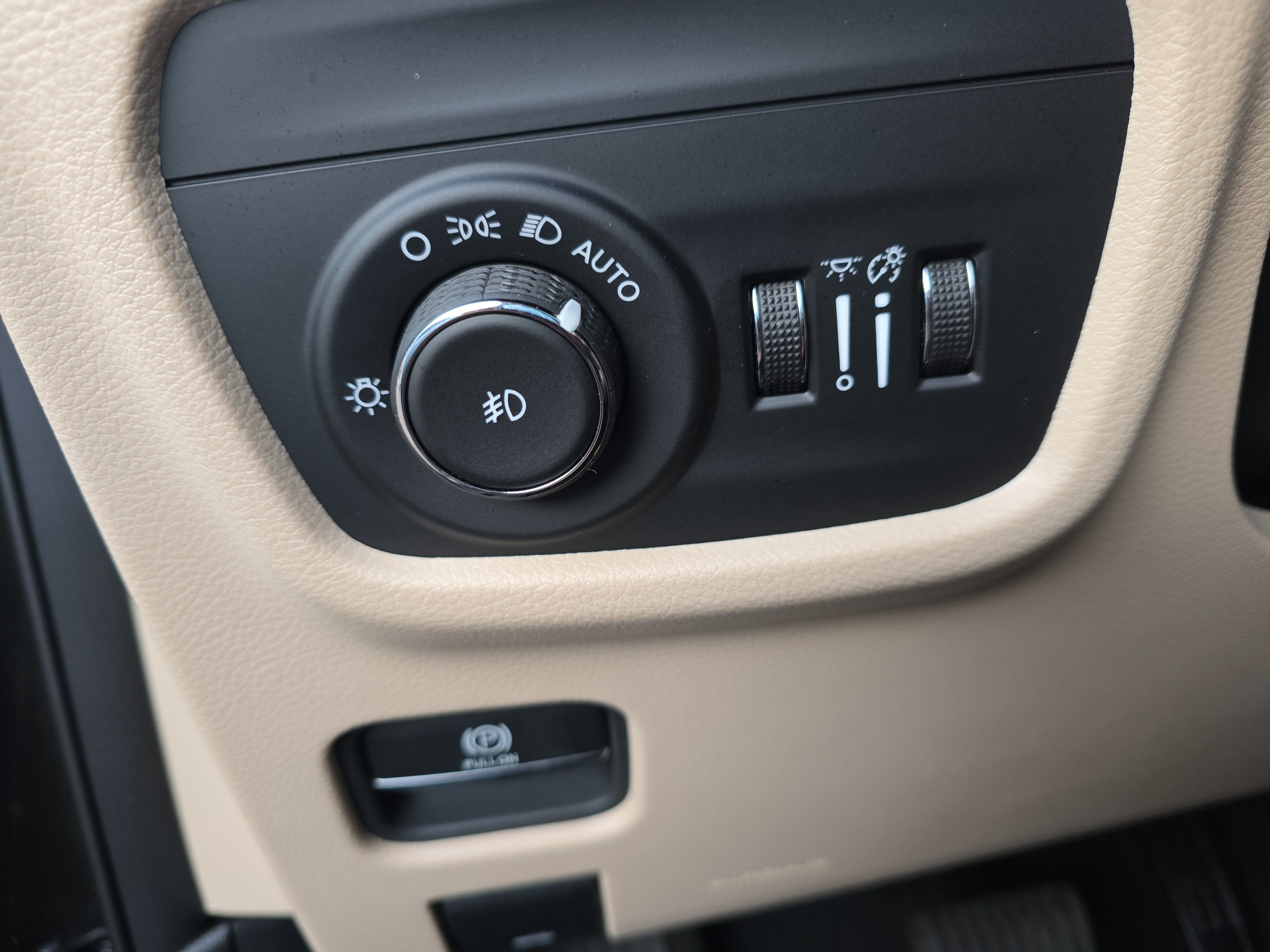 Used 2023 Jeep Grand Cherokee Limited AWD/4WD image 26