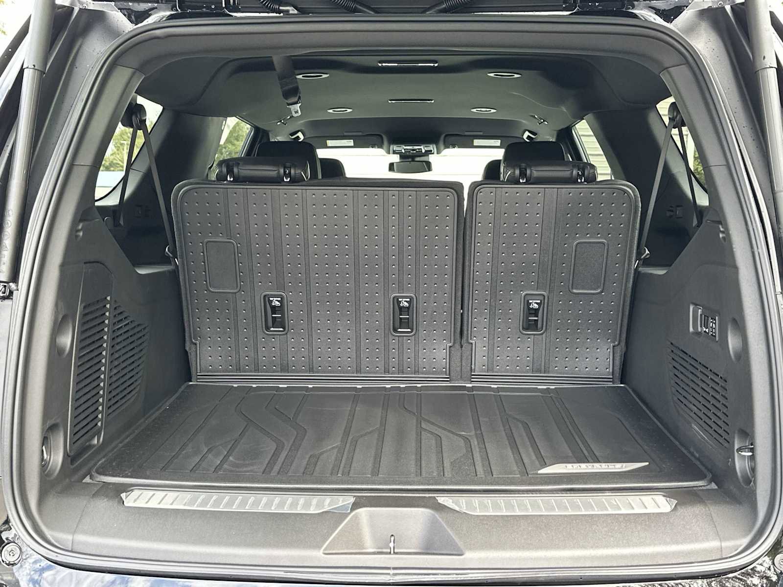 New 2026 Chevrolet Suburban Premier image 25