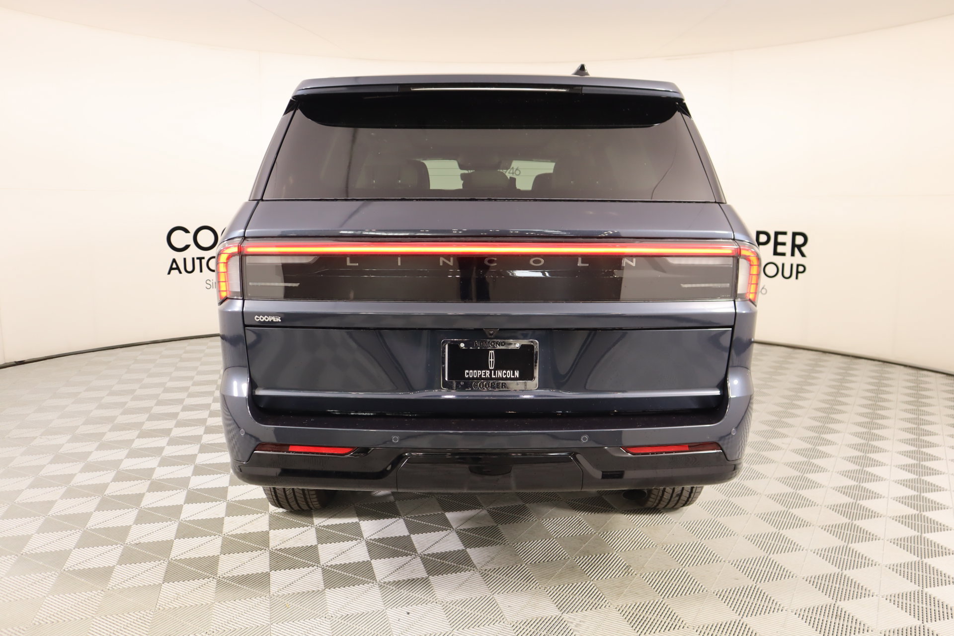 New 2026 Lincoln Navigator Reserve w/ Jet Appearance Package AWD/4WD image 23