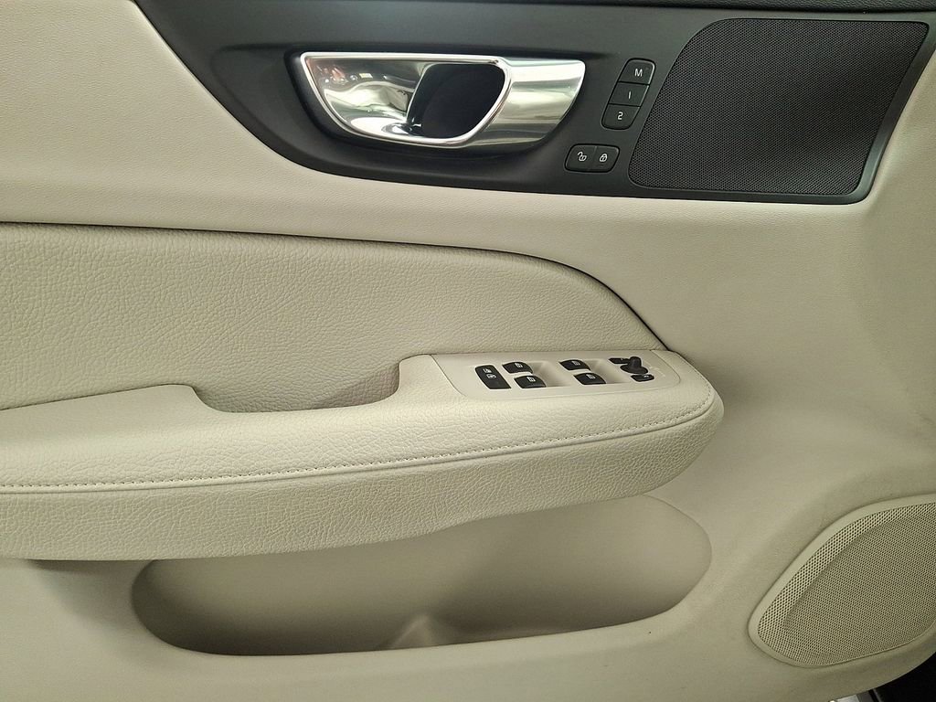 Used 2022 Volvo V60 T5 Cross Country w/ Advanced Package image 15