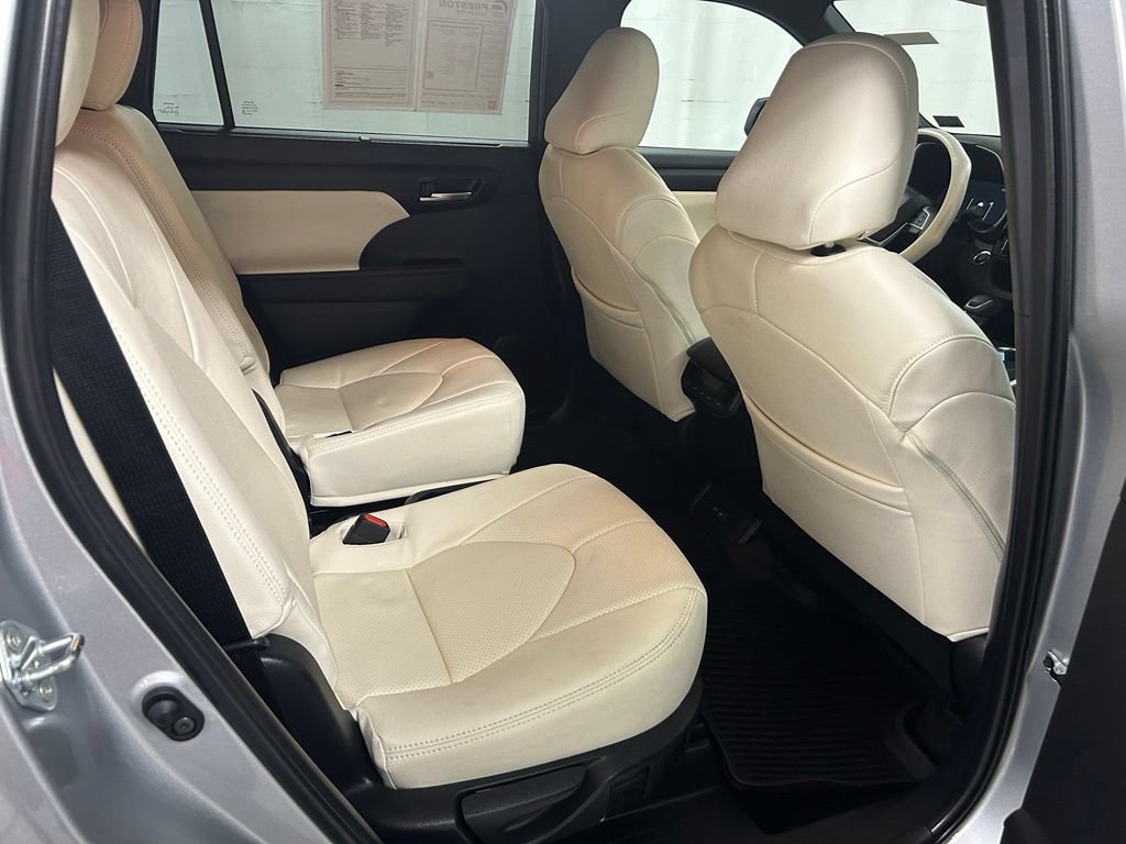 Certified 2025 Toyota Highlander XSE AWD/4WD image 14
