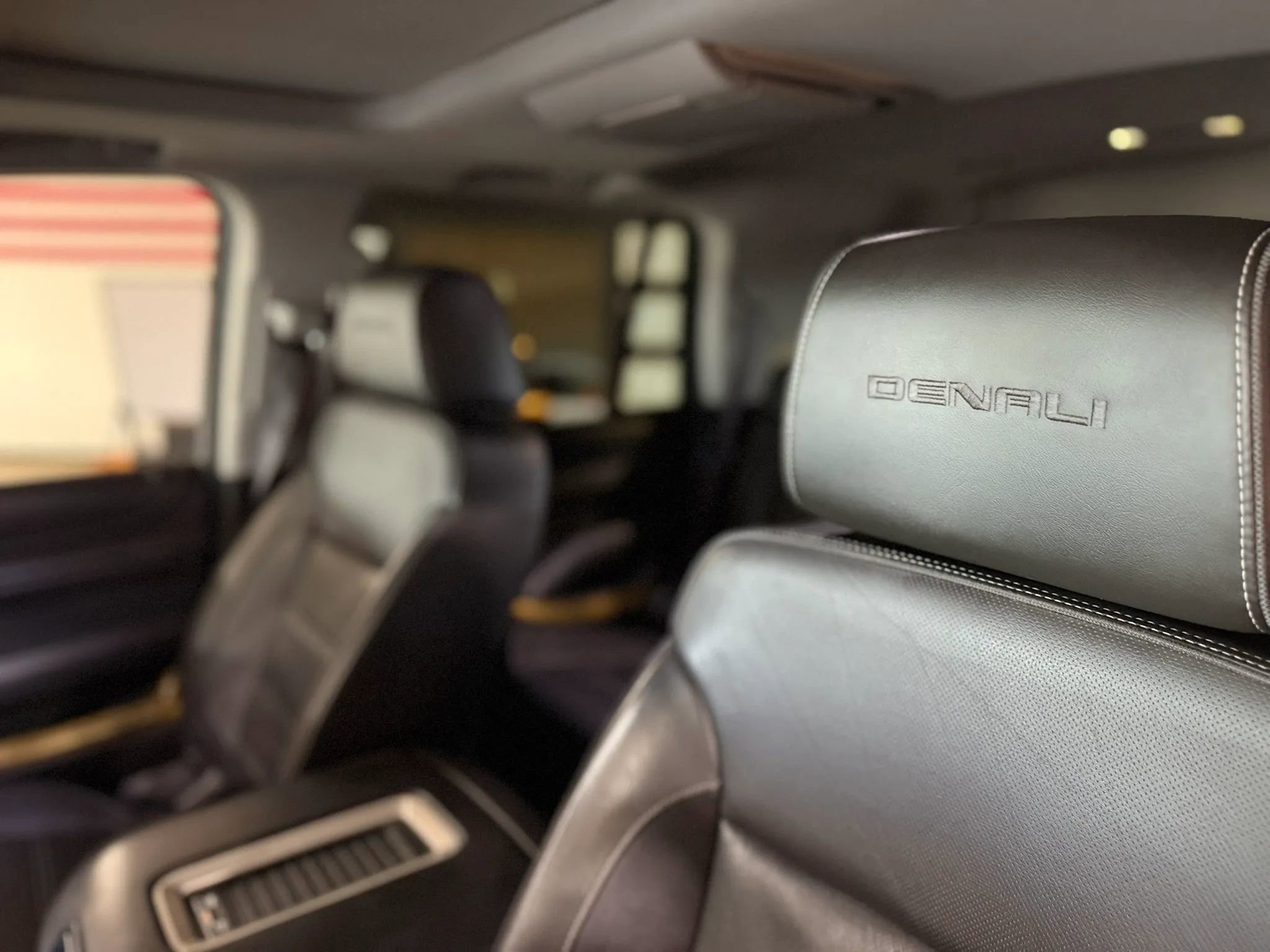 Used 2017 GMC Yukon Denali w/ Open Road Package image 11