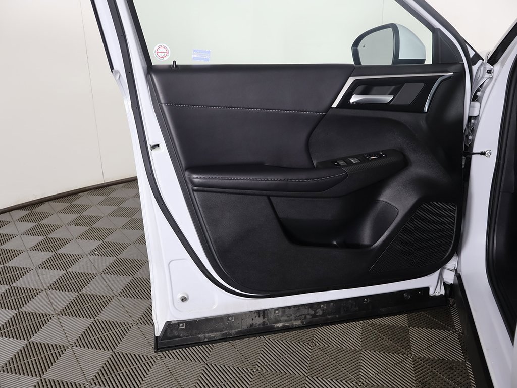 Used 2024 Mitsubishi Outlander SE Black Edition image 24