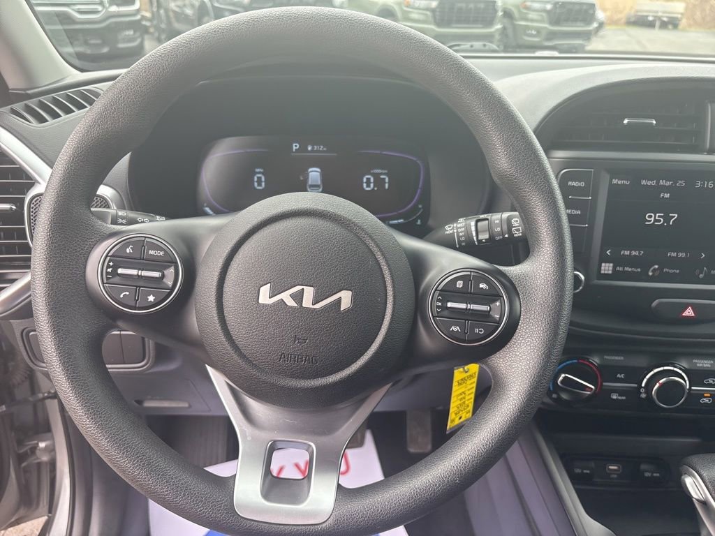 Used 2025 Kia Soul LX w/ LX Technology Package image 16
