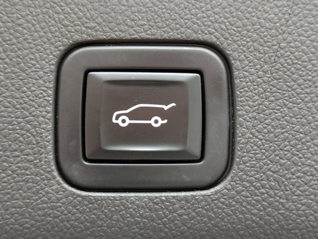 Used 2022 Chevrolet Tahoe RST w/ Sport Performance Package image 13