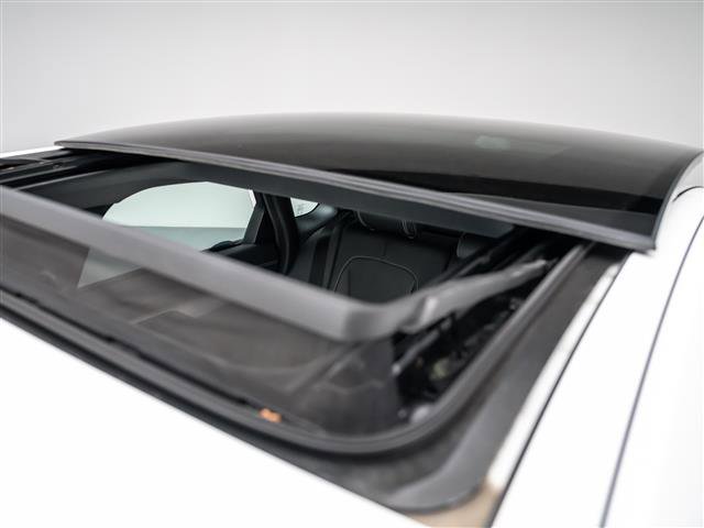 Certified 2024 Jaguar XF R-Dynamic SE image 14