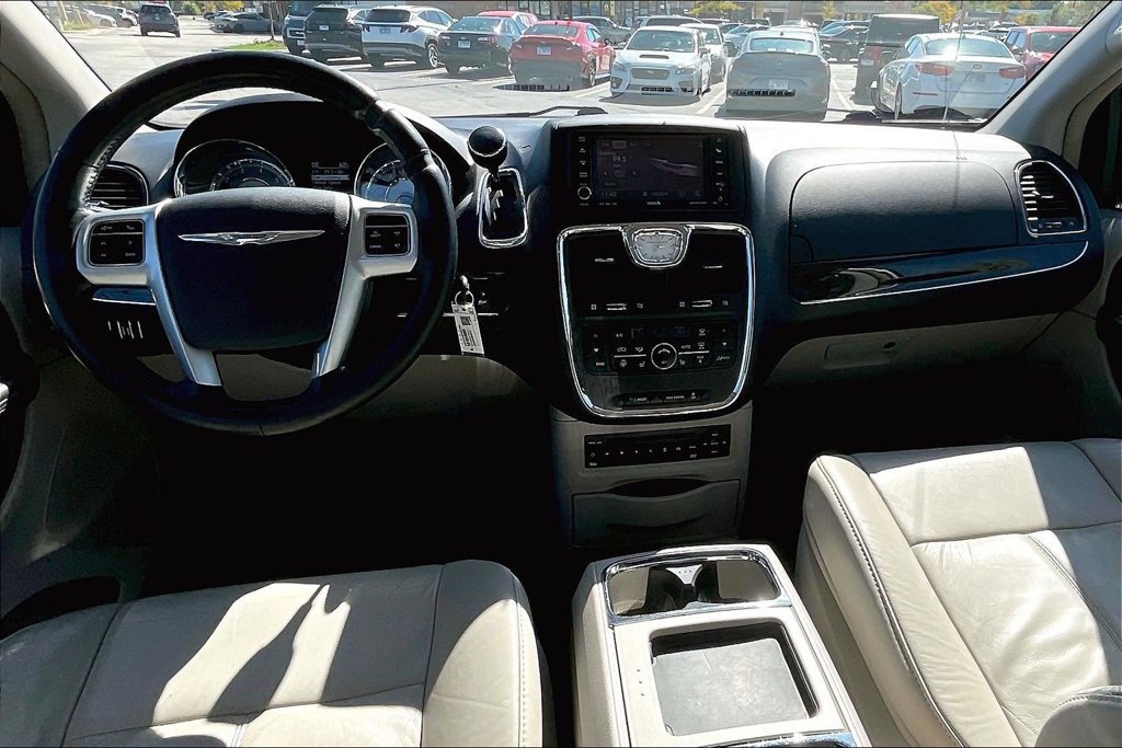 Used 2011 Chrysler Town & Country Limited FWD image 19