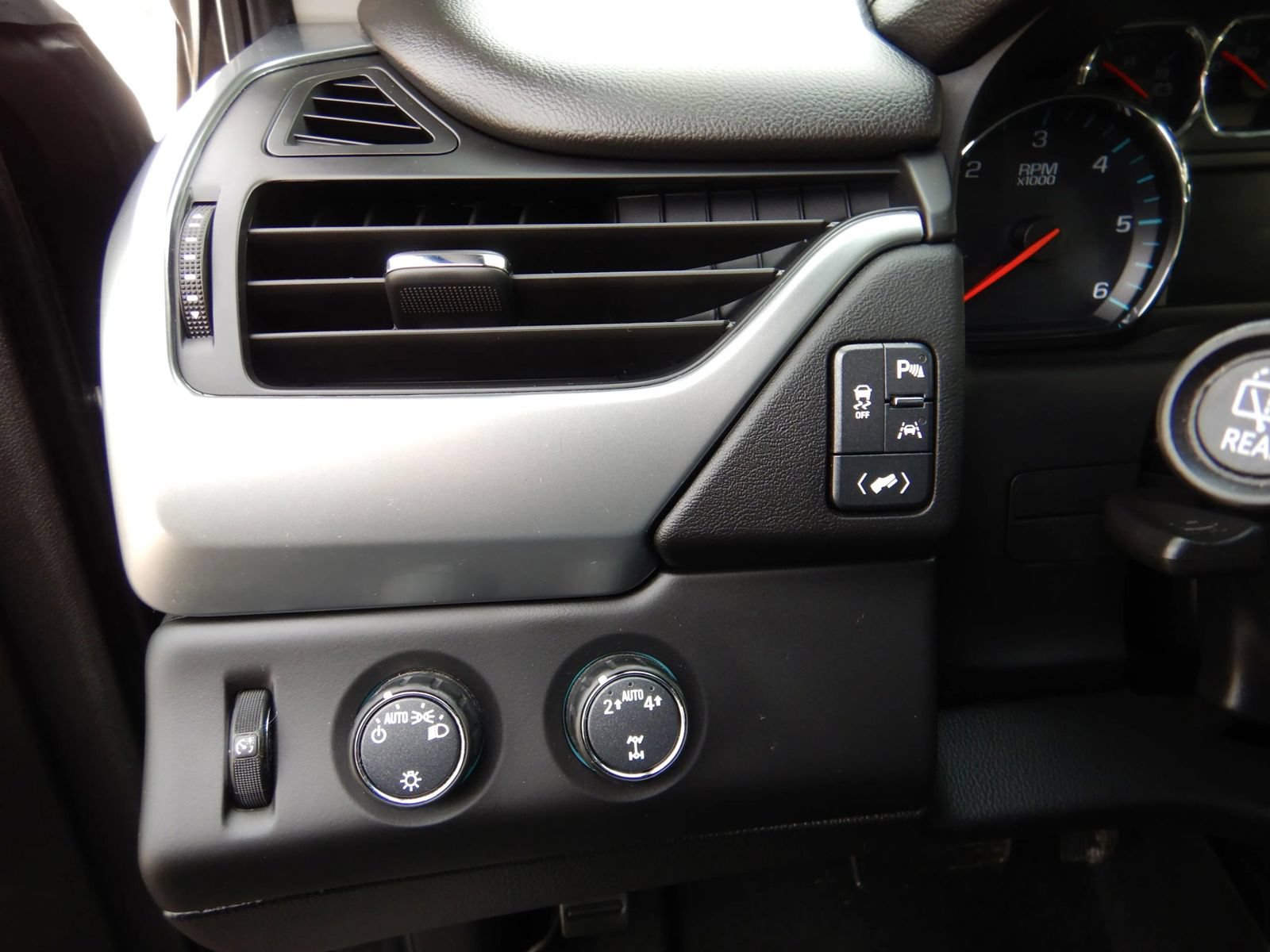 Used 2020 Chevrolet Tahoe LT AWD/4WD image 14