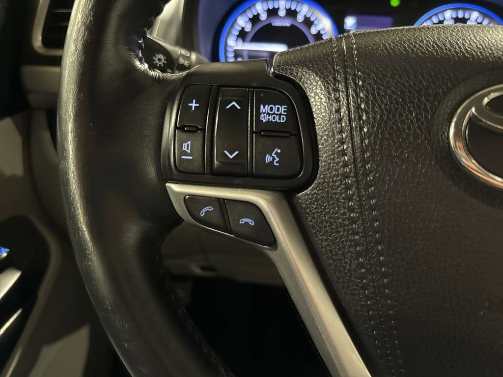 Used 2017 Toyota Highlander XLE image 21