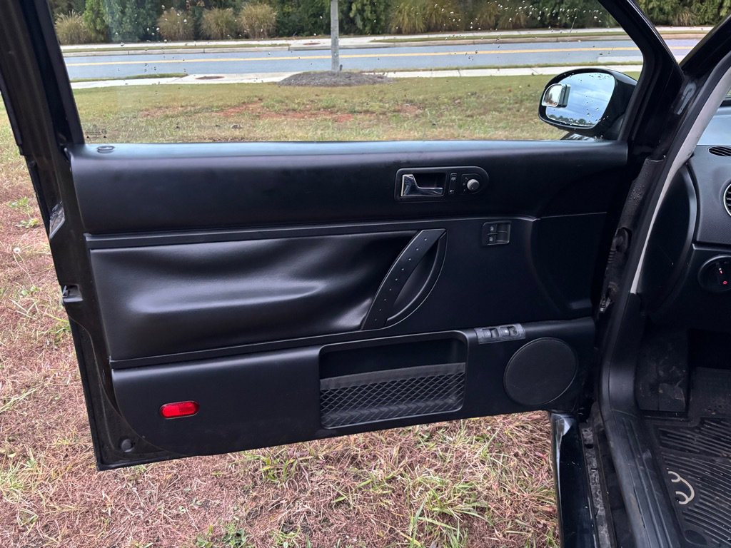 Used 2009 Volkswagen Beetle S image 10