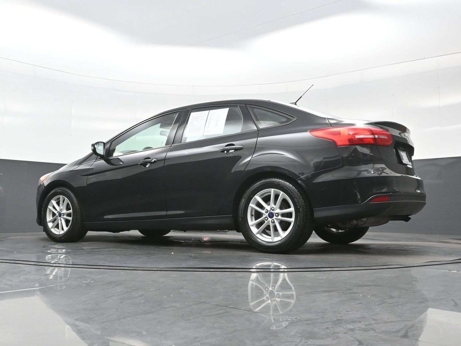 Used 2015 Ford Focus SE FWD image 26