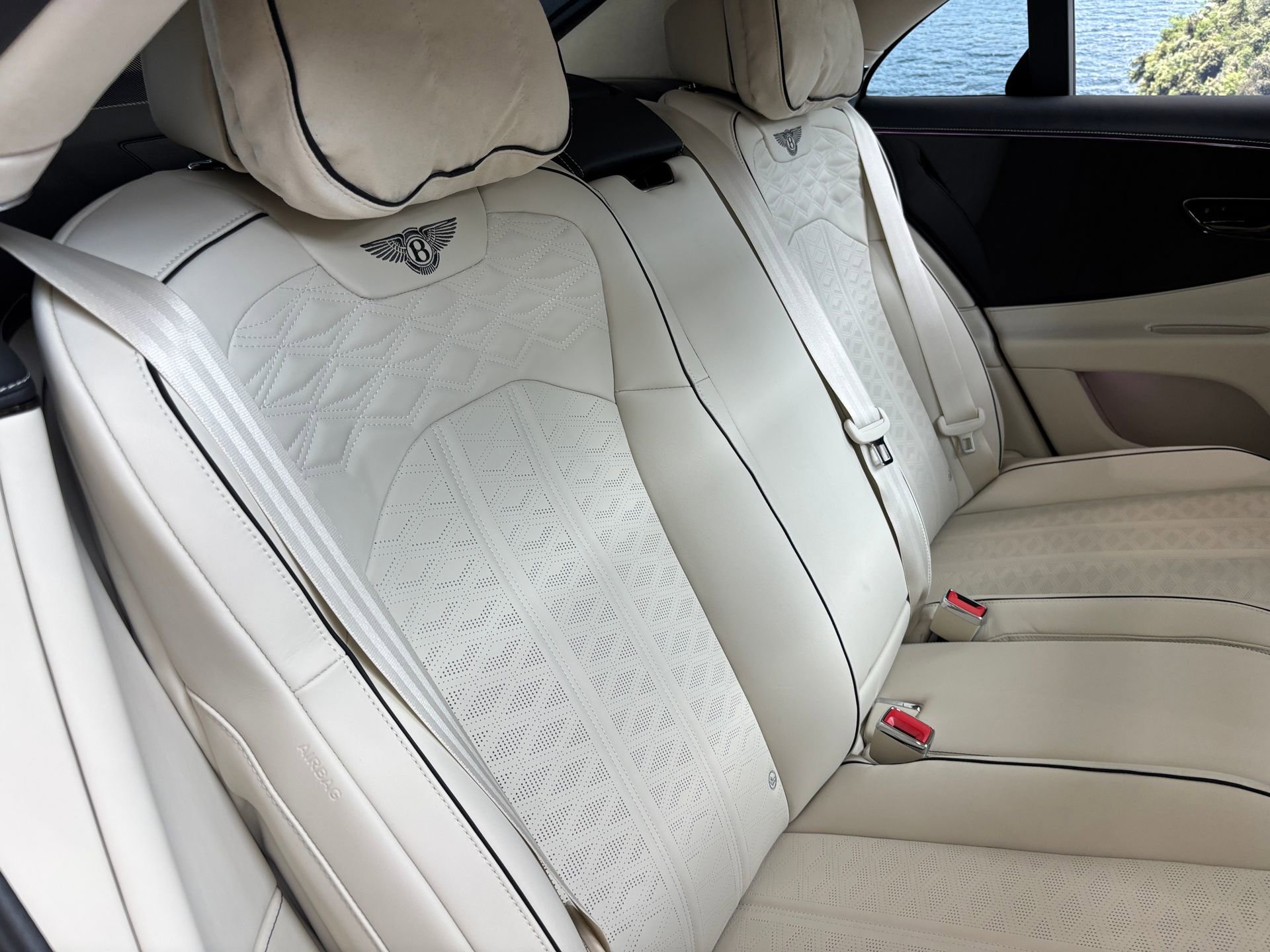 New 2025 Bentley Flying Spur Plug-In Hybrid image 27