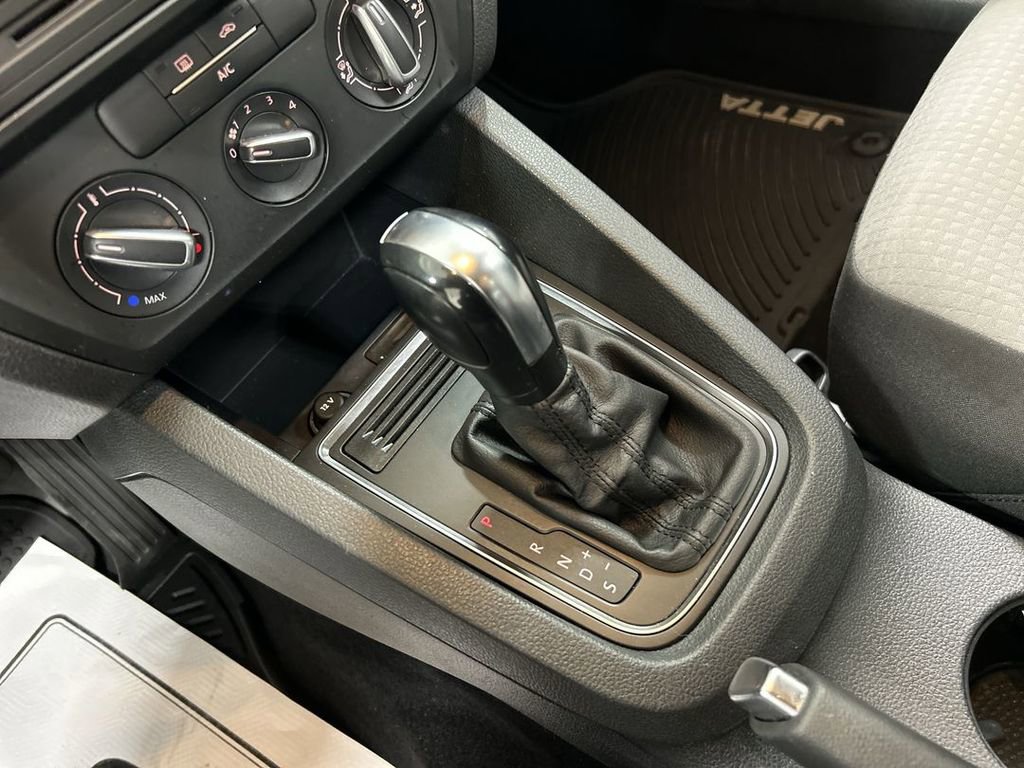 Used 2017 Volkswagen Jetta S image 17
