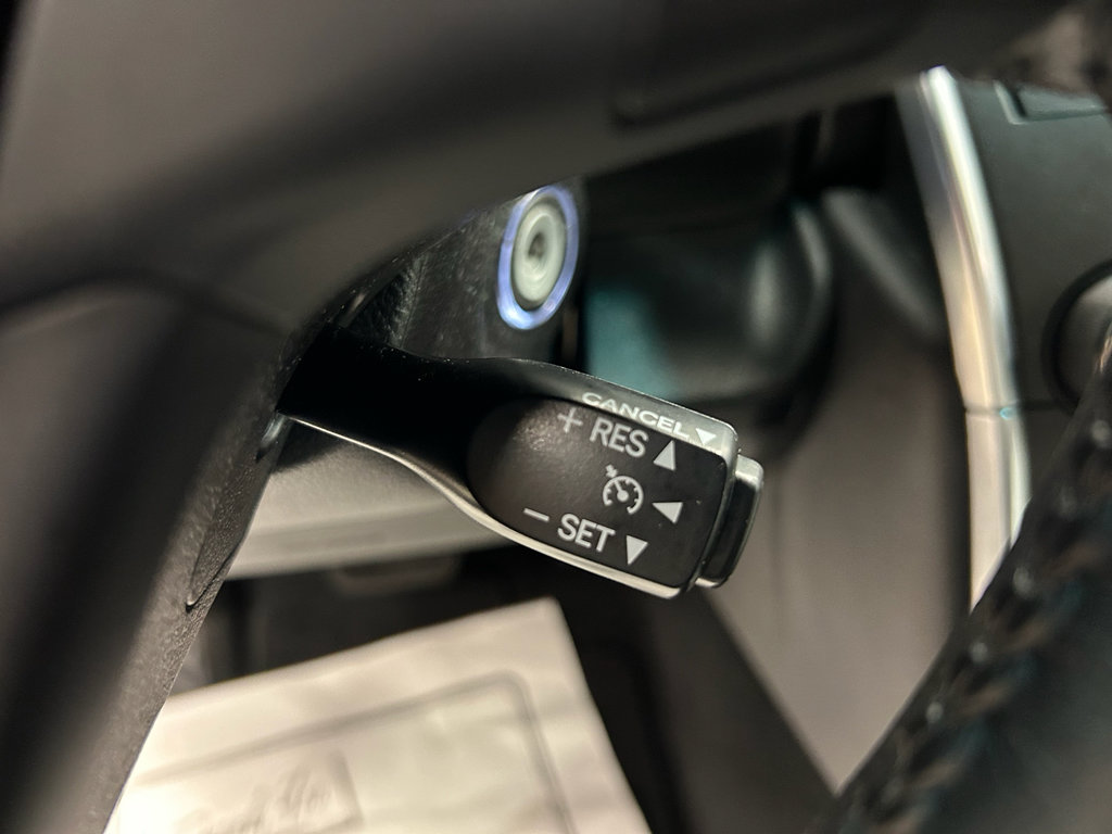 Used 2016 Toyota Camry SE w/ Moonroof Package FWD image 12