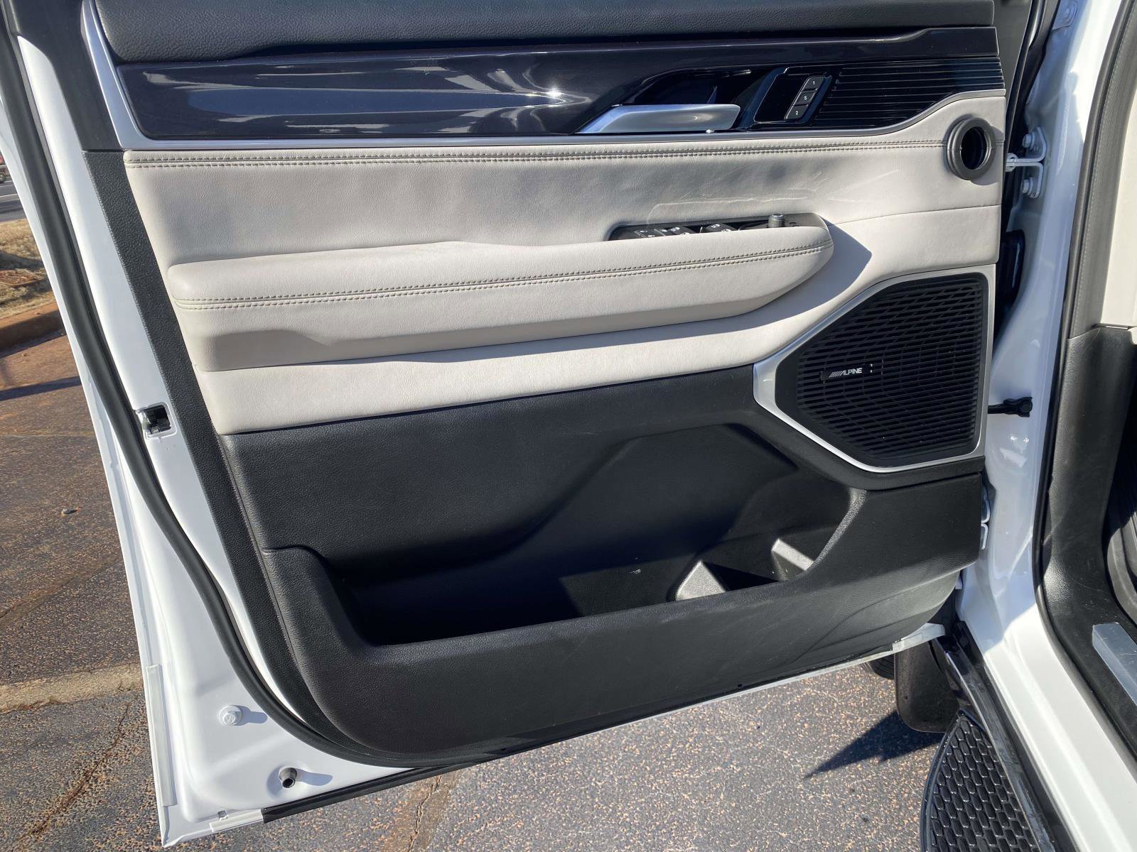 Certified 2024 Jeep Wagoneer 4WD w/ Convenience Group I image 21