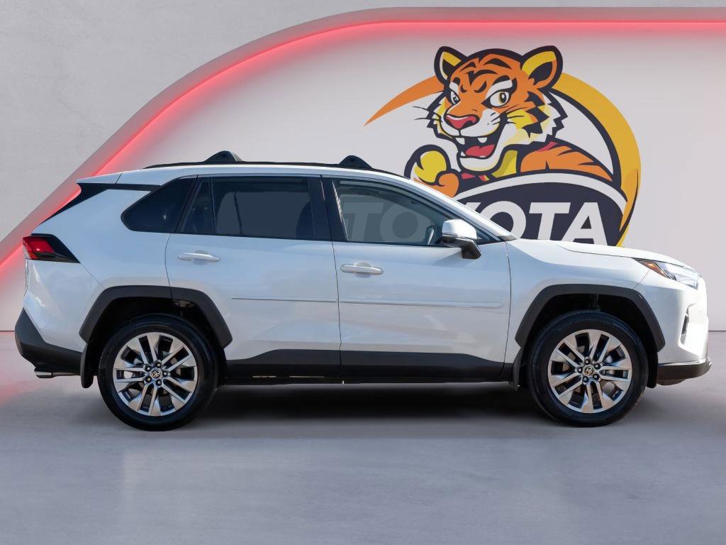 Used 2025 Toyota RAV4 XLE Premium image 4