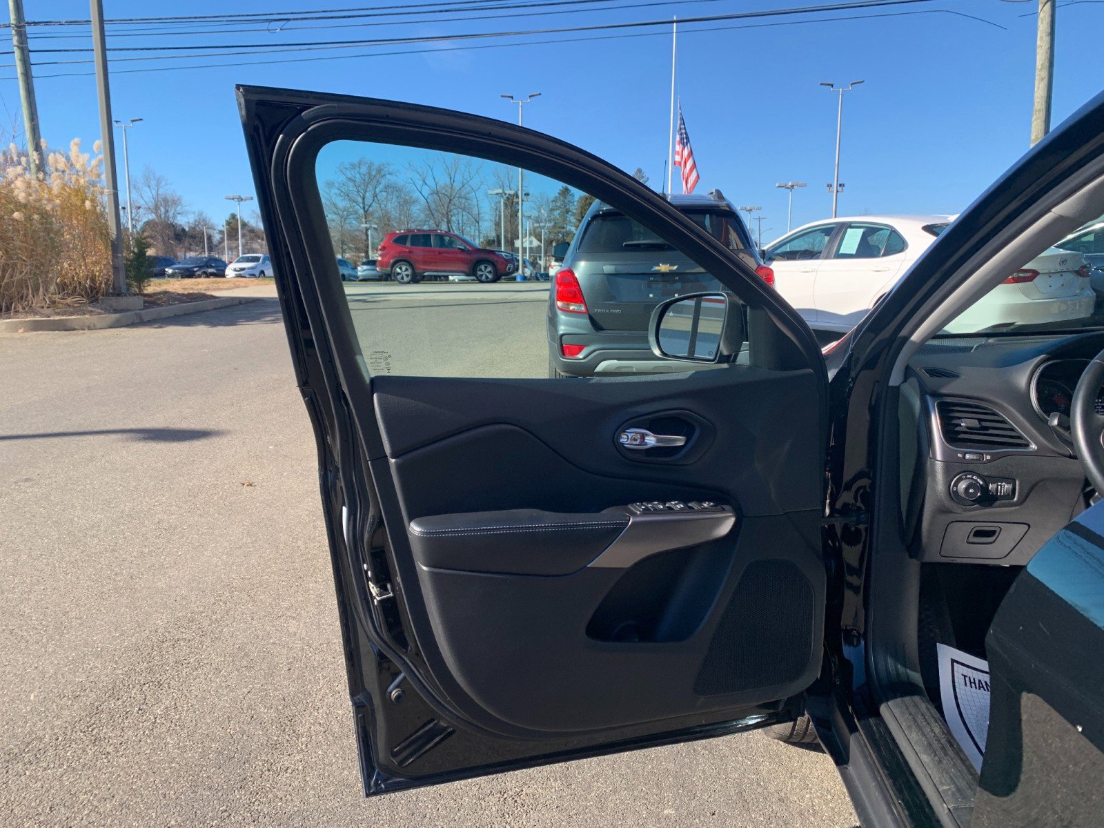 Used 2019 Jeep Cherokee Latitude Plus w/ Cold Weather Group image 11