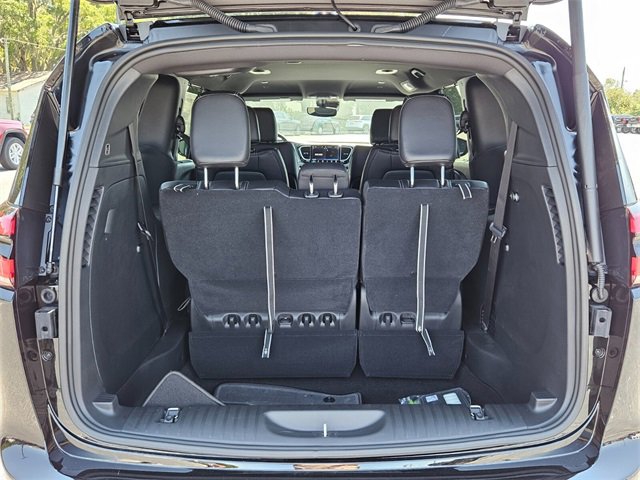 New 2026 Chrysler Pacifica Select image 6
