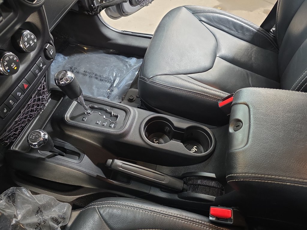 Used 2016 Jeep Wrangler Unlimited Rubicon AWD/4WD image 25