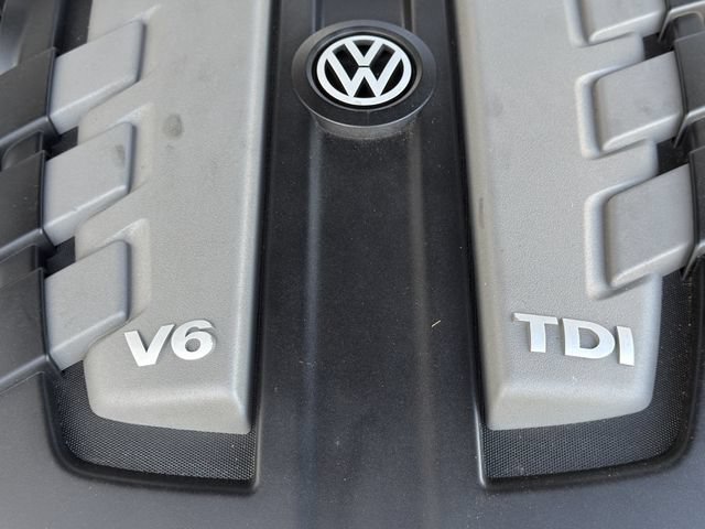 Used 2016 Volkswagen Touareg Executive AWD/4WD image 34