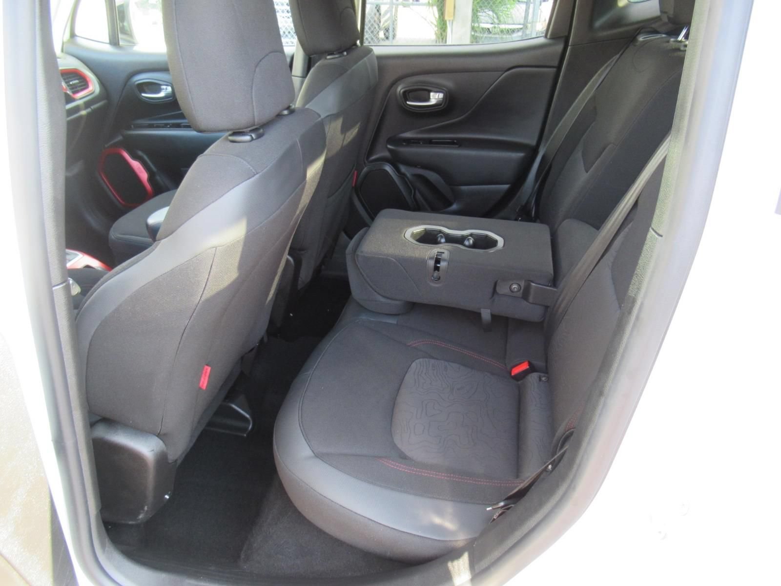 Certified 2022 Jeep Renegade Trailhawk AWD/4WD image 31