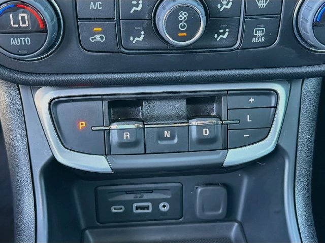 Used 2023 GMC Terrain SLE w/ Driver Convenience Package FWD image 17