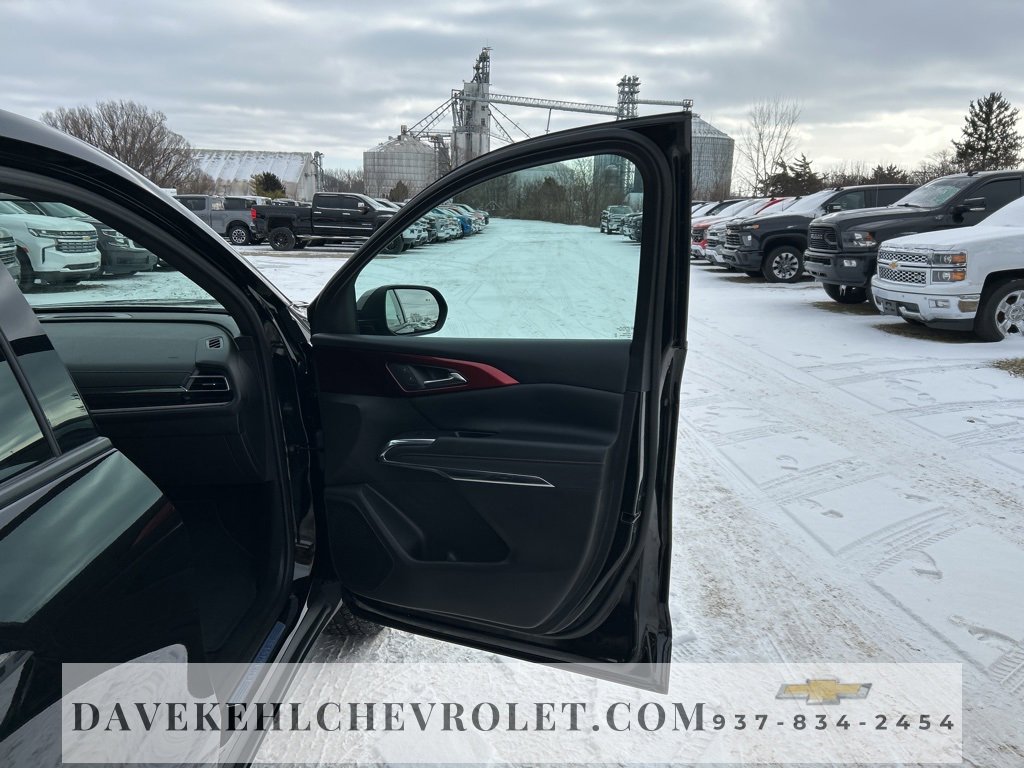 Used 2025 Chevrolet Traverse Z71 w/ Driver Confidence Package image 24