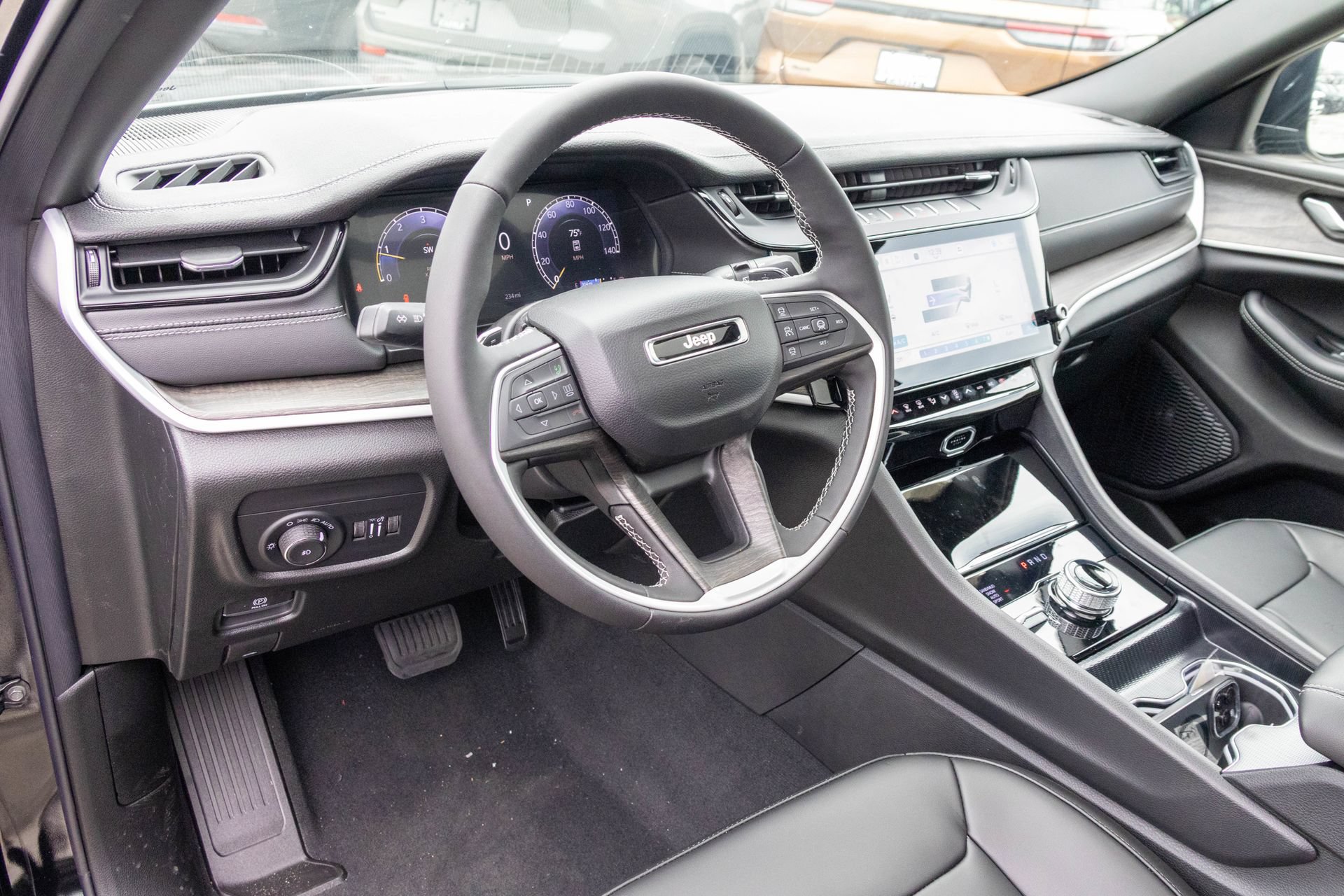 New 2026 Jeep Grand Cherokee Limited w/ Limited Altitude Package AWD/4WD image 4