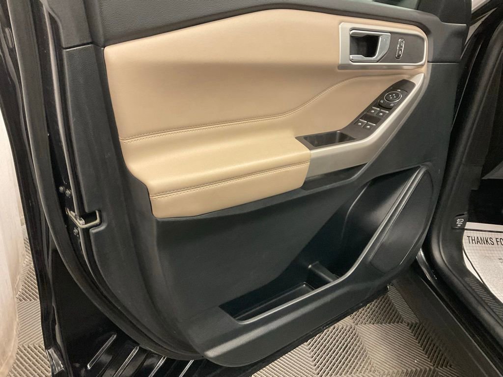 Used 2023 Ford Explorer XLT AWD/4WD image 13