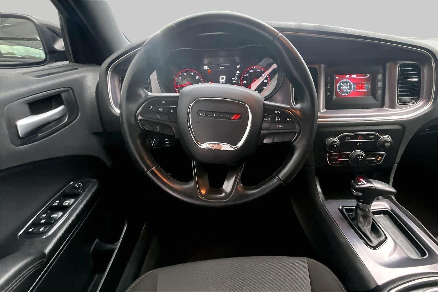 Used 2017 Dodge Charger SE w/ Blacktop Package RWD image 6