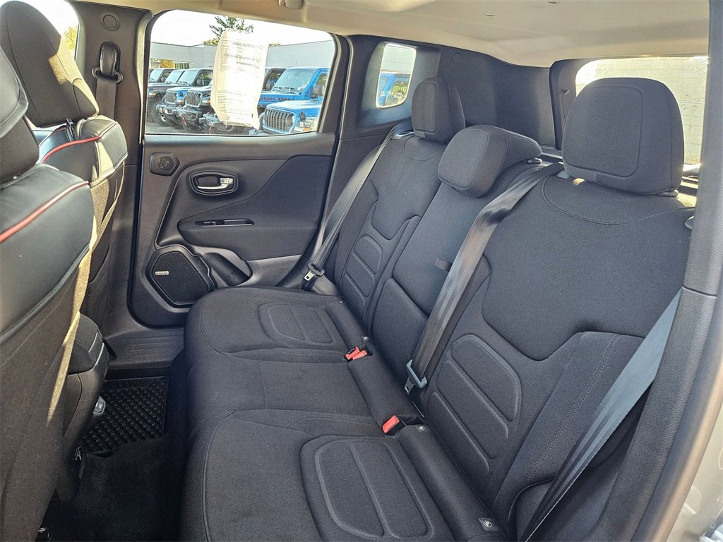 Certified 2021 Jeep Renegade Latitude w/ Luxury Group I image 15