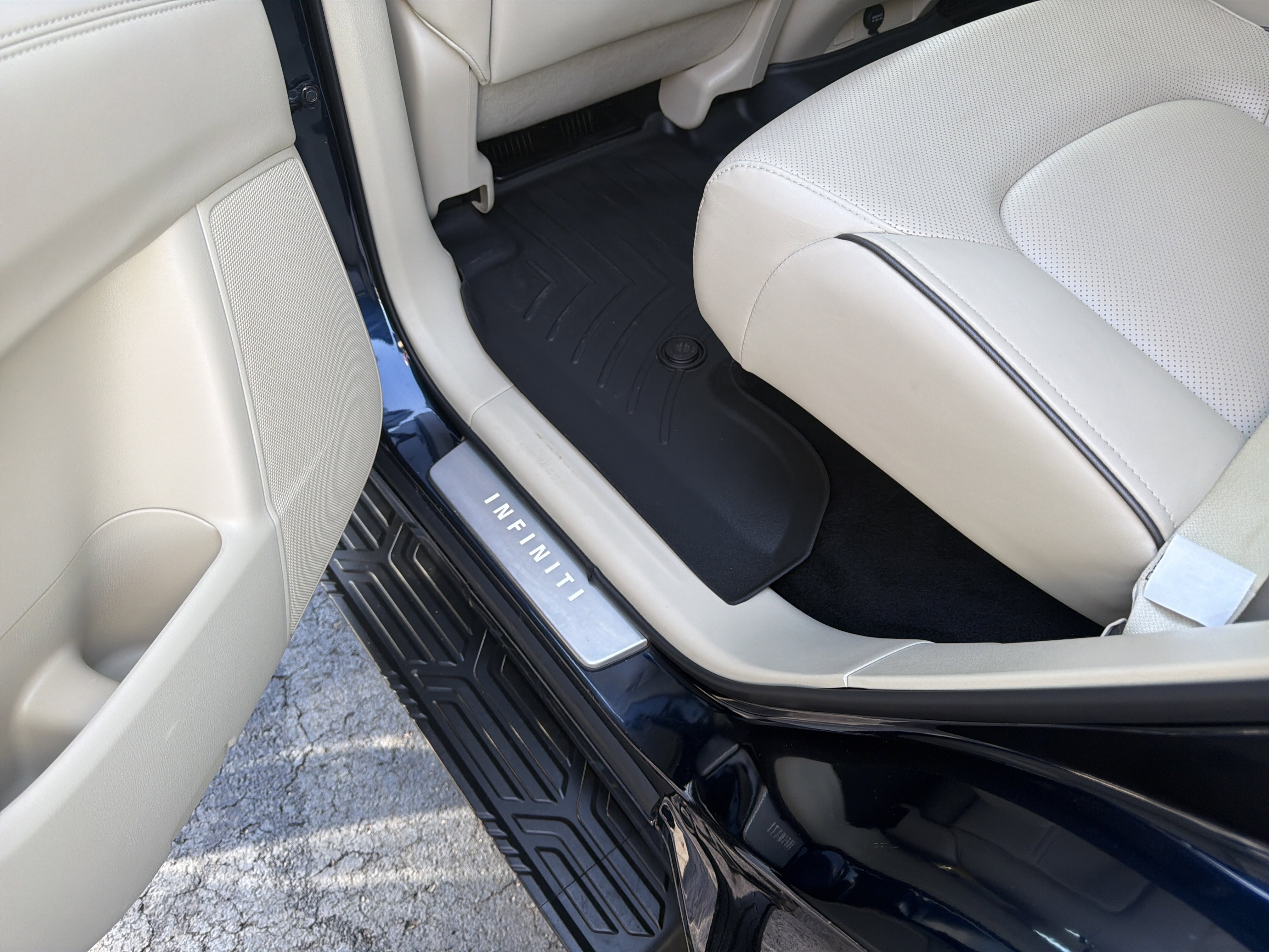 Used 2023 INFINITI QX80 Luxe w/ All-Season Package image 19