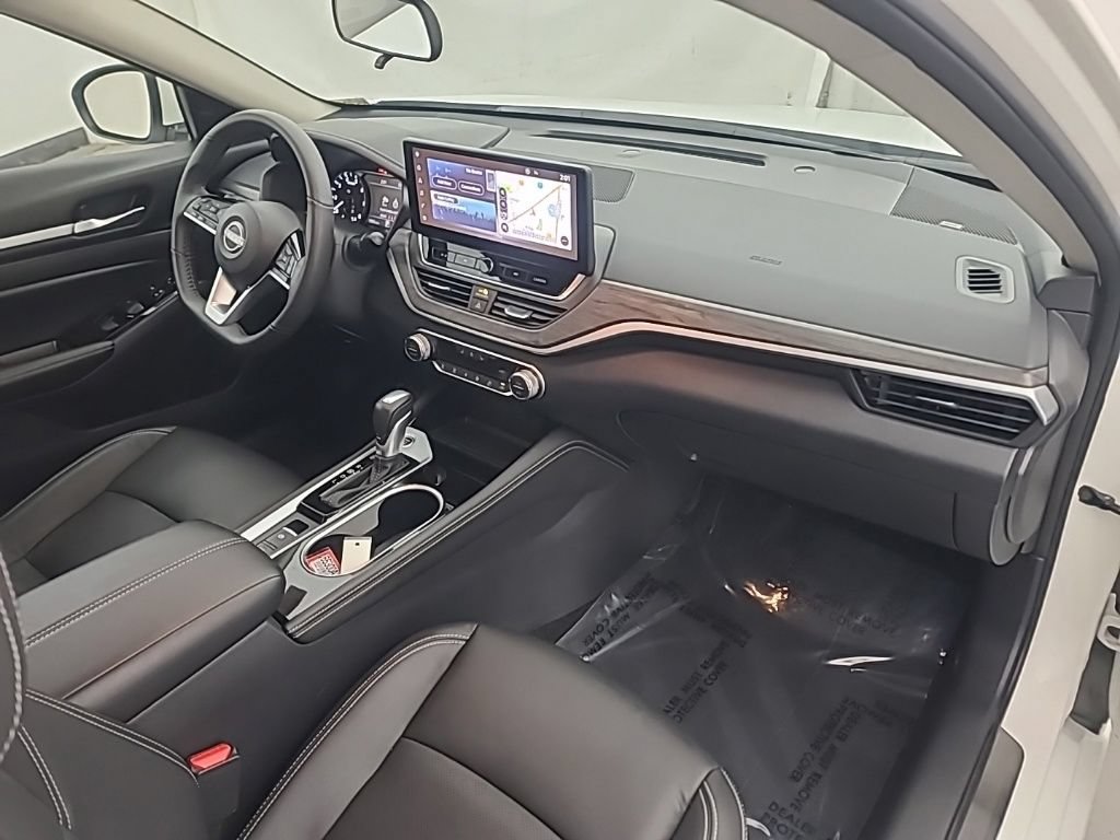 Used 2025 Nissan Altima 2.5 SL FWD image 14