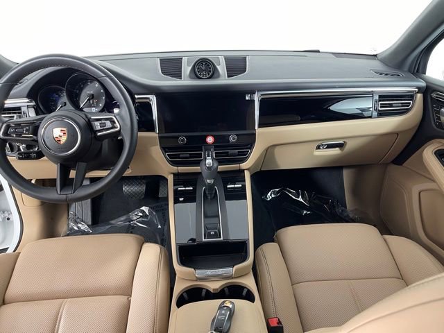 Used 2025 Porsche Macan image 38