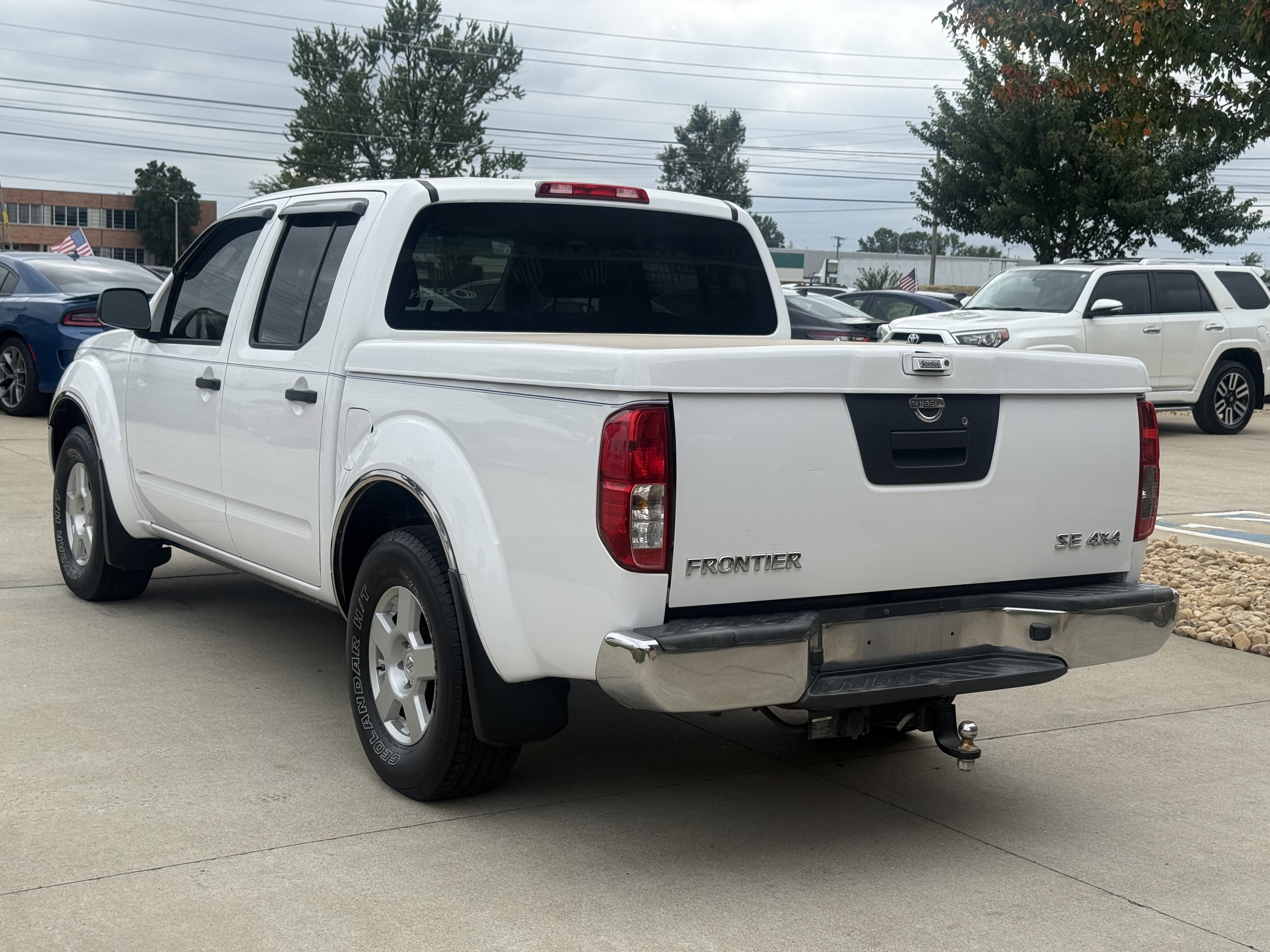 Used 2008 Nissan Frontier SE w/ SE Value Truck Pkg AWD/4WD image 5