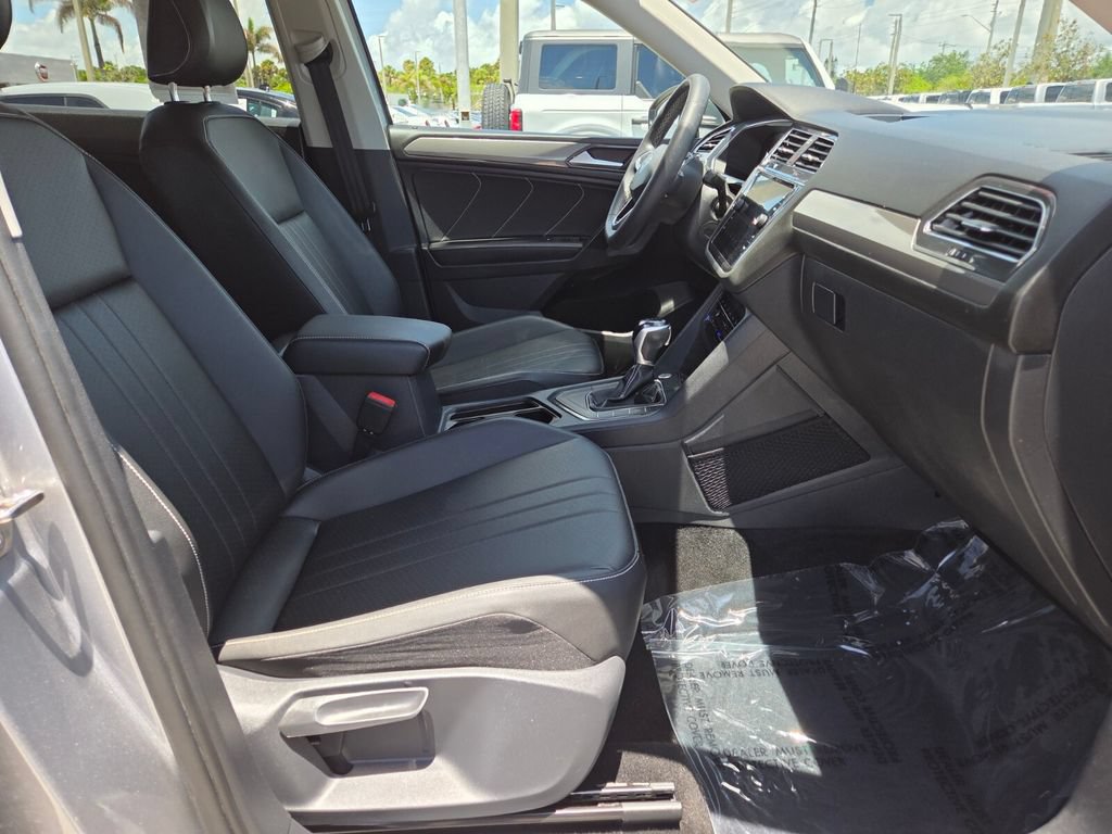 Used 2023 Volkswagen Tiguan SE FWD image 15