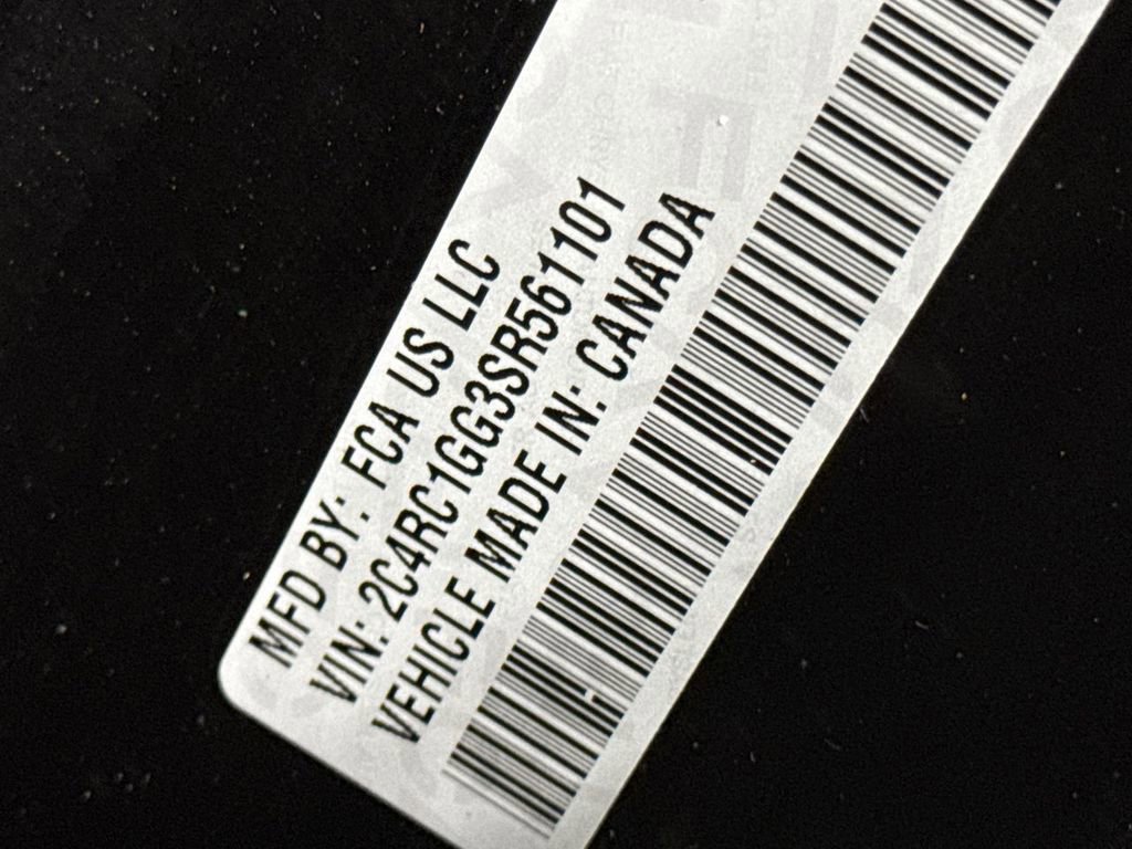 Used 2025 Chrysler Pacifica Limited image 30