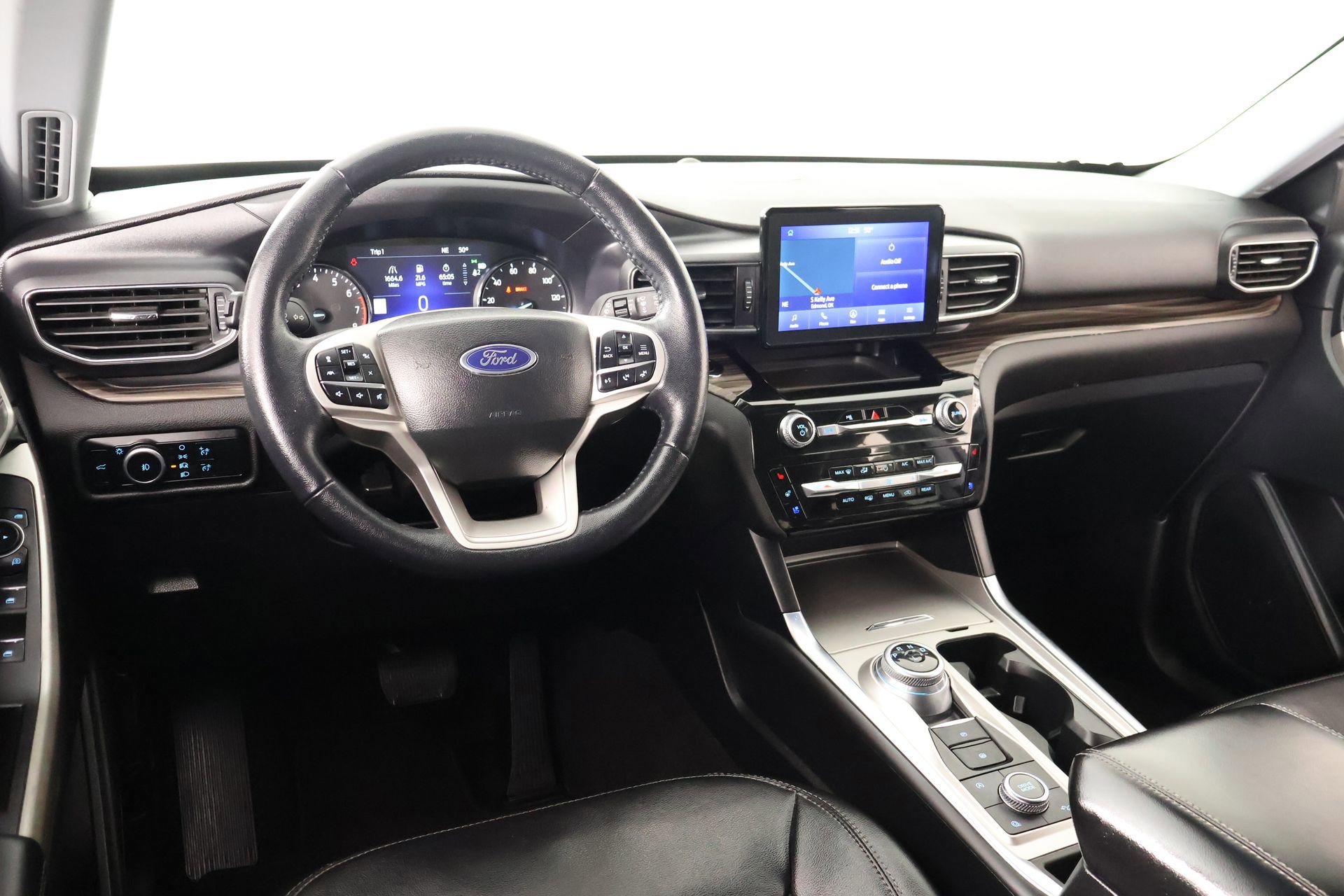 Used 2023 Ford Explorer Limited image 2