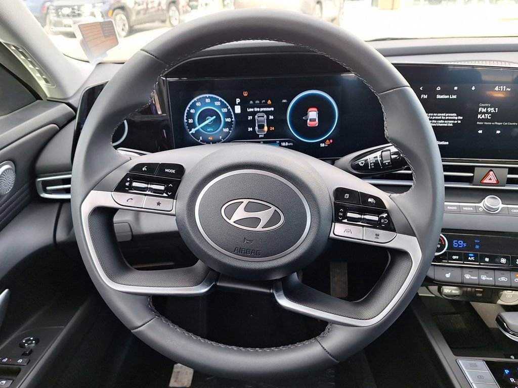 Used 2024 Hyundai Elantra SEL w/ Convenience Package image 14