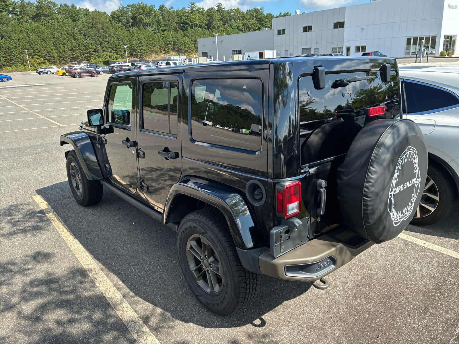 Used 2016 Jeep Wrangler Unlimited Sahara AWD/4WD image 3