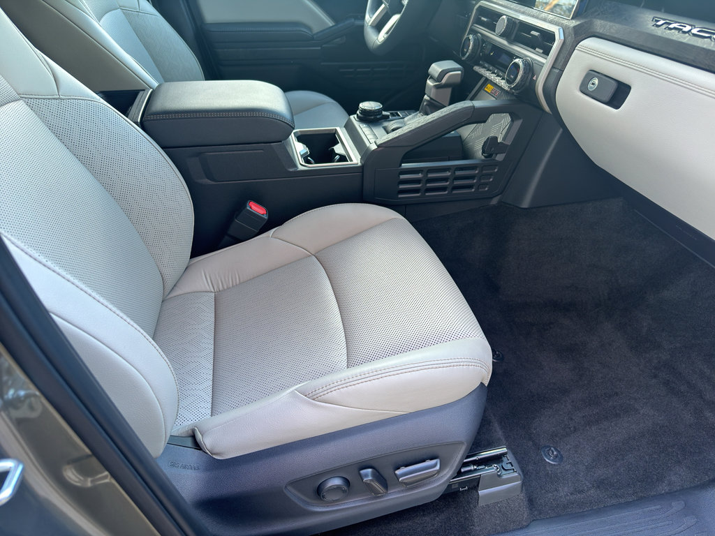 Used 2025 Toyota Tacoma Limited image 22