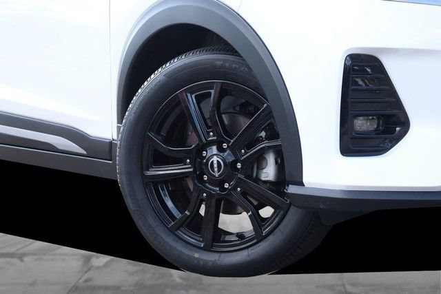 Certified 2023 Nissan Kicks SR w/ SR Premium Package FWD image 3
