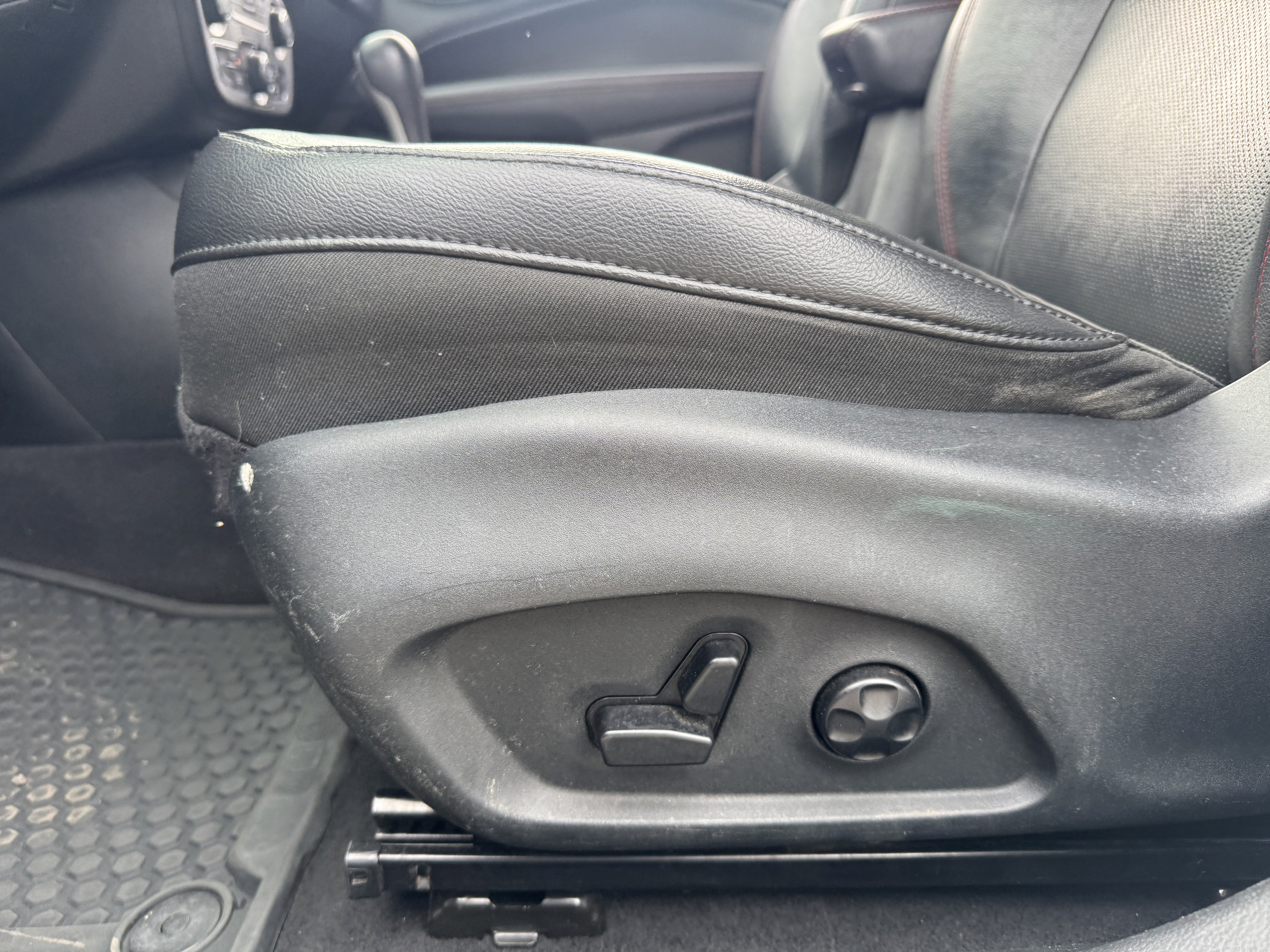 Used 2018 Jeep Compass Trailhawk w/ Leather Interior Group AWD/4WD image 19