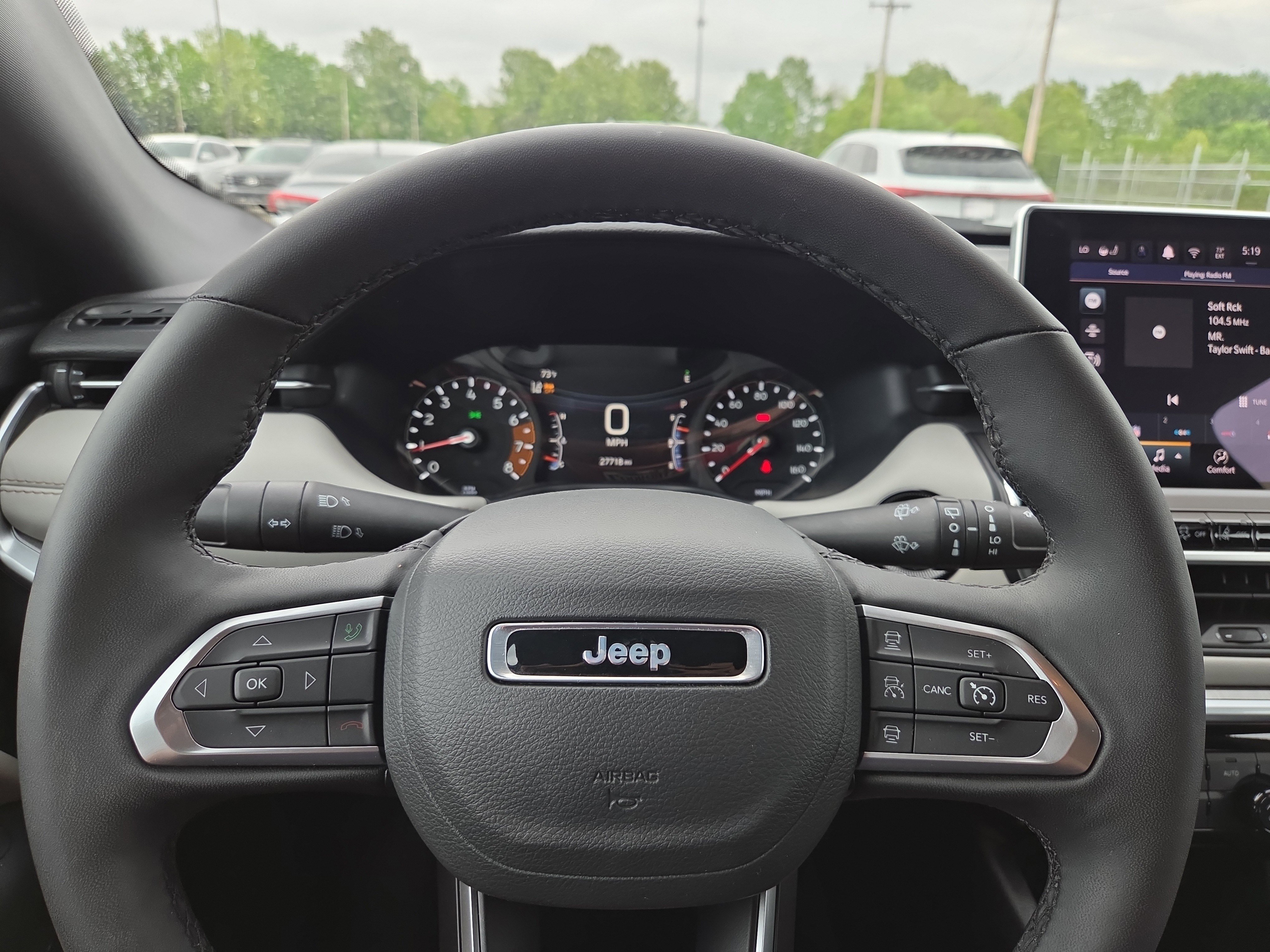 Used 2025 Jeep Compass Limited AWD/4WD image 10
