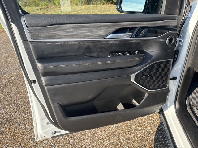 Used 2024 Jeep Wagoneer Series II w/ Flexible Seating Group image 15