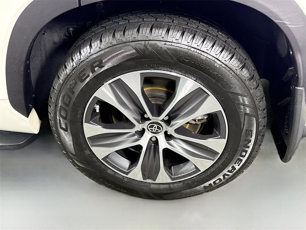Certified 2020 Toyota Highlander XLE image 35