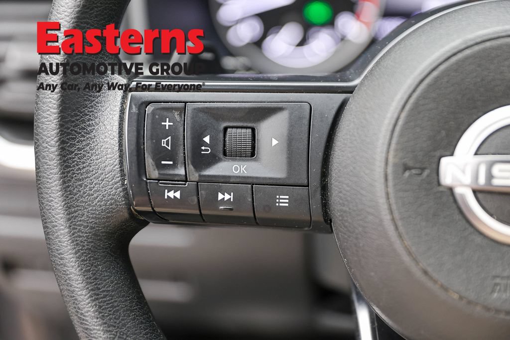 Used 2024 Nissan Rogue S AWD/4WD image 15
