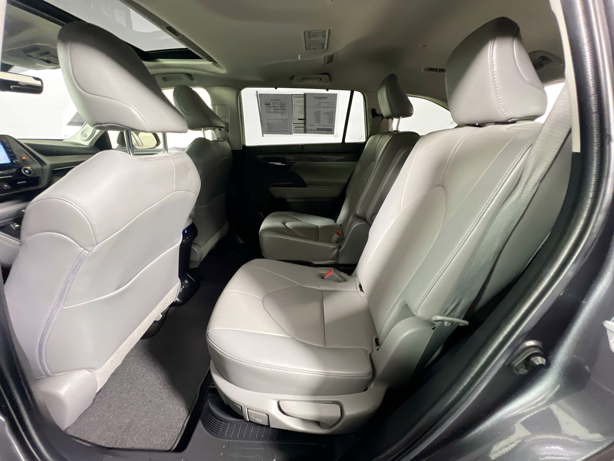 Used 2022 Toyota Highlander Limited image 29