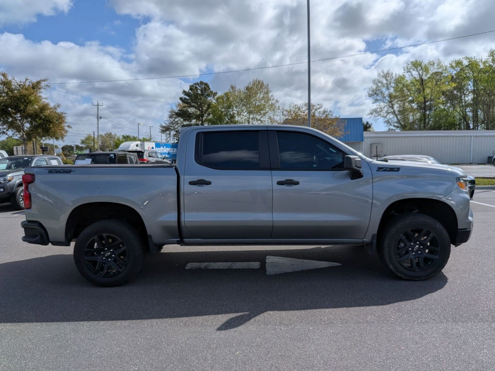 Used 2026 Chevrolet Silverado 1500 Custom Trail Boss w/ Dark Appearance Package AWD/4WD image 2