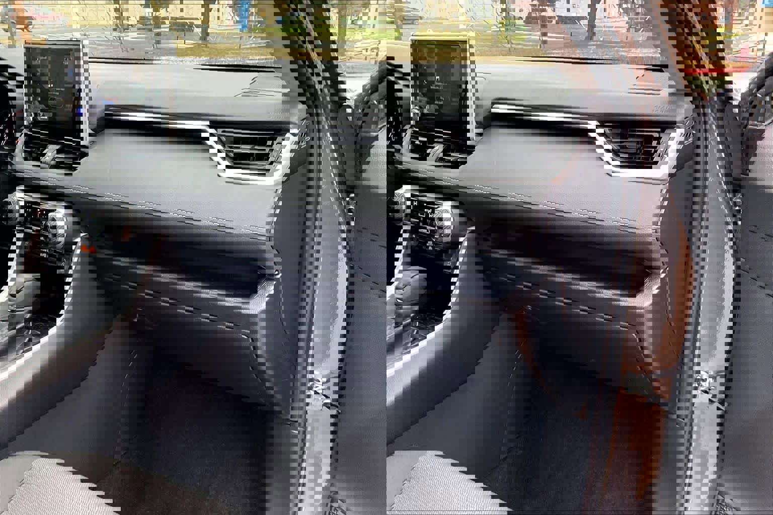 Used 2025 Toyota RAV4 XLE w/ Convenience Package image 16